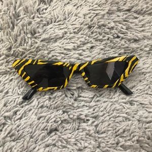I’m selling sunglasses